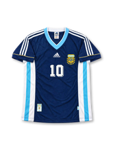 Argentina 1994-Style Away Jersey Scaloni #18, retro Argentina national team soccer shirt with a blue and white design, player name and number 18 on the back.