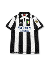 Juventus 1997/98 UEFA Champions League Home Jersey Zinedine Zidane #21, classic black and white striped Kappa soccer shirt featuring the Juventus club crest, Sony MiniDisc sponsor logo, and Zidane name and number 21 on the back.