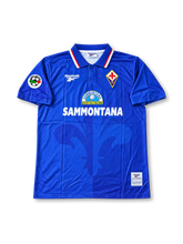 Front view of a royal blue Fiorentina Reebok football shirt associated with Gabriel Batistuta #9, featuring a red and white trimmed polo collar, Fiorentina crest, Reebok logo, Sammontana chest sponsor, and Serie A sleeve patch.
