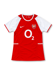 Arsenal 2002/04 red home jersey with white sleeves, Nike Swoosh, Arsenal cannon crest, and large white O2 sponsor, front view.