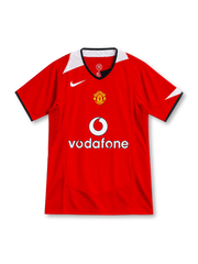 Manchester United 2004–06 red home jersey with white Nike Swoosh, black-trimmed V-neck, white shoulder accents, club crest and Vodafone sponsor.