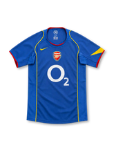 Arsenal 2004/05 blue away jersey with yellow piping, red trim, Nike logo and O2 sponsor