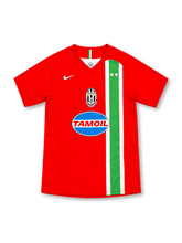 Juventus 2005/06 red away jersey with green and white tricolour stripe, Nike logo, centred crest and Tamoil sponsor