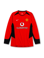 Manchester United 2002-04 home long sleeve jersey, front view, red body with black angular shoulder and side panels, black crew neck collar, black forearm panels, Nike swoosh logo, club crest, Vodafone sponsor logo
