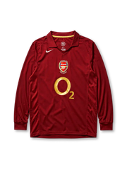 Arsenal 2005-06 home long sleeve jersey, front view, redcurrant body, point collar with gold trim, Nike swoosh, club crest with Highbury 1913-2006 text, O2 sponsor logo