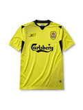 Liverpool 2004-05 away jersey, front view, yellow body with black honeycomb pattern, black V-neck collar, Reebok logo, club crest, Carlsberg sponsor logo