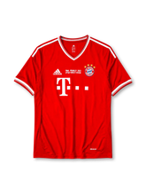 Bayern Munich 2013-14 home jersey, front view, red body with white V-neck collar and shoulder stripes, black adidas logo, Final Wembley 2013 commemorative text, FC Bayern Munchen crest with four stars, white T Deutsche Telekom sponsor logo