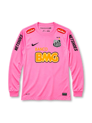Santos 2013 pink long sleeve jersey, front view, pink body with long sleeves and ribbed cuffs, pink crew neck collar, red SEARA logos near shoulders, black NETSHOES lettering on sleeves, black Nike swoosh on right chest, Santos crest with crown and gold star on left chest, BANCO BMG sponsor logo