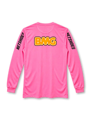 Santos 2013 pink long sleeve jersey, front view, pink body with long sleeves and ribbed cuffs, pink crew neck collar, red SEARA logos near shoulders, black NETSHOES lettering on sleeves, black Nike swoosh on right chest, Santos crest with crown and gold star on left chest, BANCO BMG sponsor logo