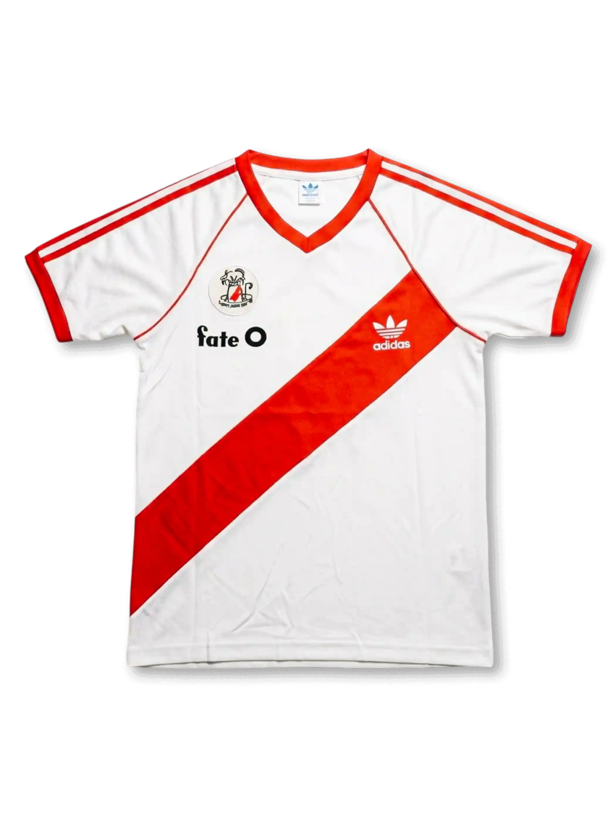 Front view of River Plate 1986 home shirt in white with red diagonal sash, Fate O sponsor, Trefoil-style logo, and red shoulder stripes.