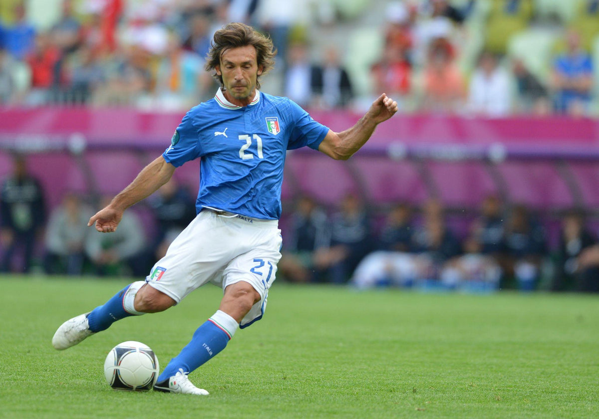 Control defines football intelligence. Andrea Pirlo｜Icon Collection