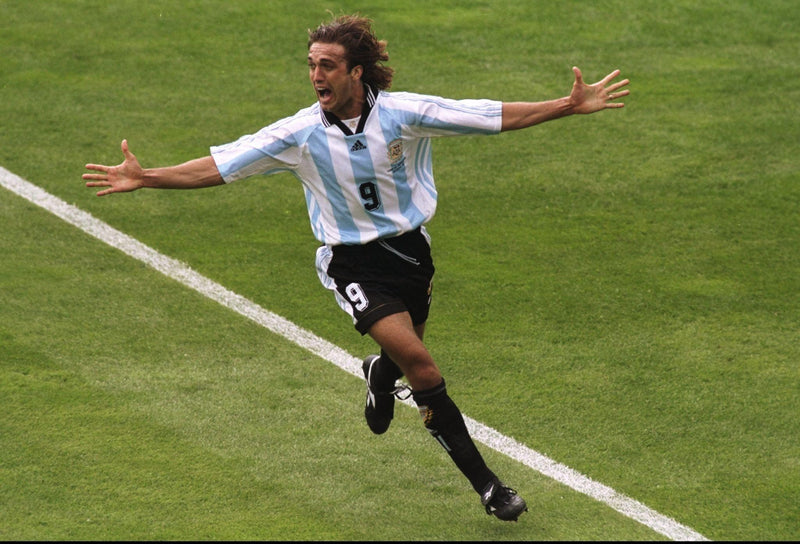 Power defines pure finishing. Gabriel Batistuta｜Icon Collection