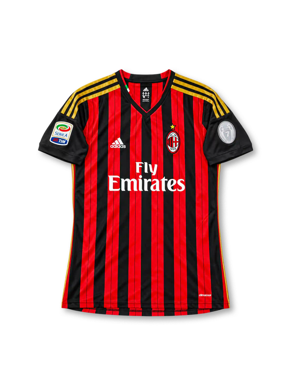 ACミラン 2013/14シーズン ホームユニフォーム カカ22番。adidas製のレッドとブラックの縦ストライプに、ブラックの袖、レッドのアクセントを加えたVネック、ゴールドの肩のスリーストライプを組み合わせたレトロサッカージャージ。胸元にはadidasロゴ、ゴールドスター付きのクラブエンブレム、ホワイトのFly Emiratesスポンサーロゴを配置。両袖にセリエAと欧州大会7回優勝を示すデザインパッチを備え、背面にKAKA'のネームとホワイトの22番を配したモデル。