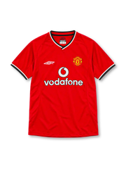 Manchester United 2000/02 red home jersey with Umbro logo, Vodafone sponsor, club crest, and black-and-white V-neck trim, front view.