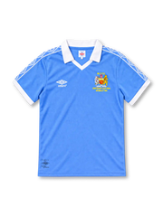 Manchester City 1981/82 sky-blue home jersey featuring a white polo collar, Umbro logo, geometric shoulder stripes, and Wembley 1981 commemorative crest, front view.