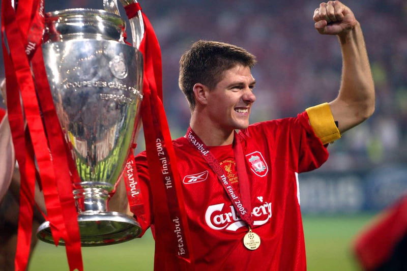 Passion defines midfield leadership. Steven Gerrard｜Icon Collection